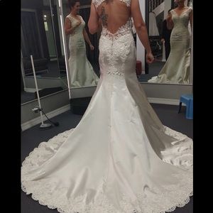 Sophia Tolli ivory size 6